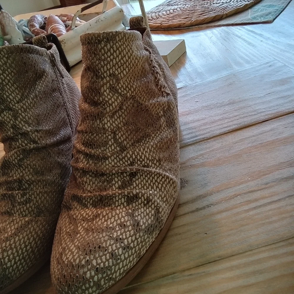 Bare Traps Grafton Almond Snakeskin Ankle Boots Size 8.5 - Picture 3 of 15